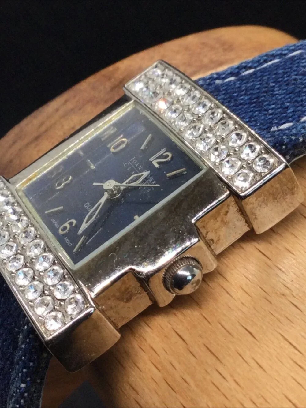 Vintage Joan Rivers Classic Ladies Watch 6.5” Blue Denim Band 23.0mm Case